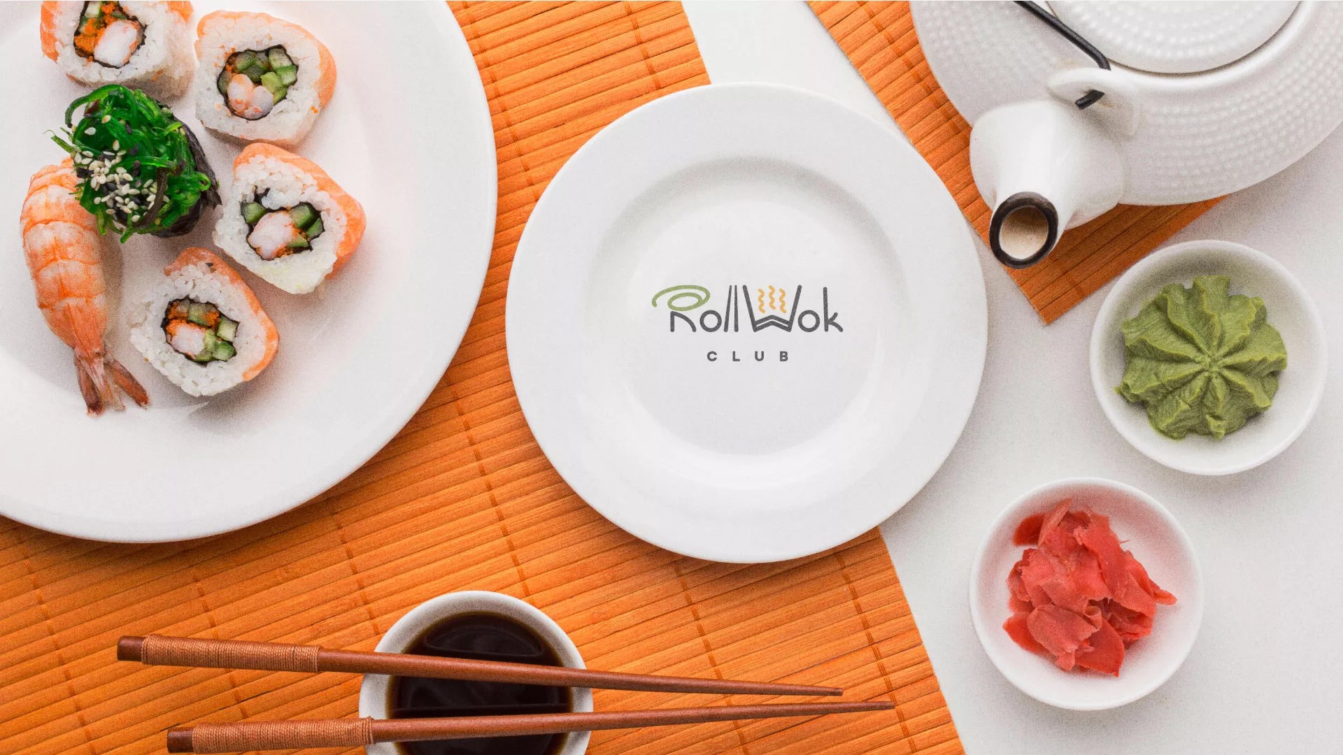 Разработка логотипа и фирменного стиля суши-бара «Roll Wok Club» в Вилючинске